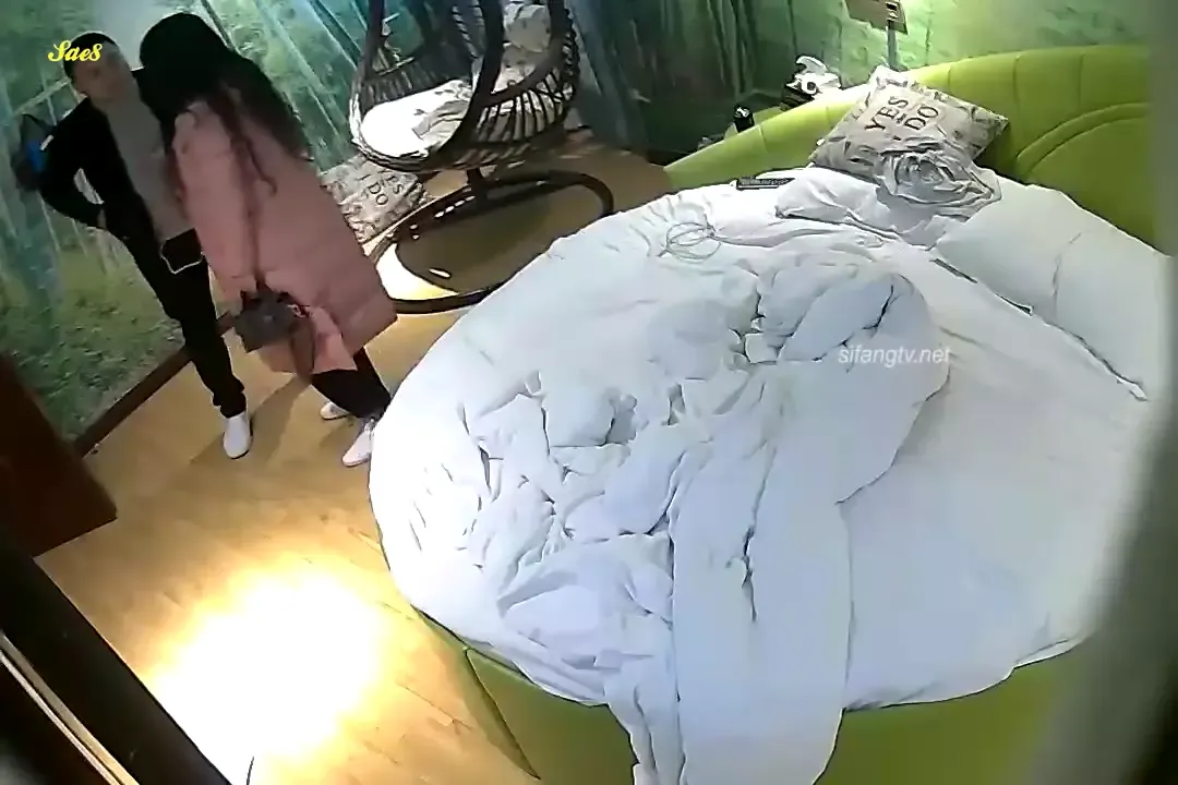 八字奶丰满少妇和感情很好的老公出差酒店啪啪1